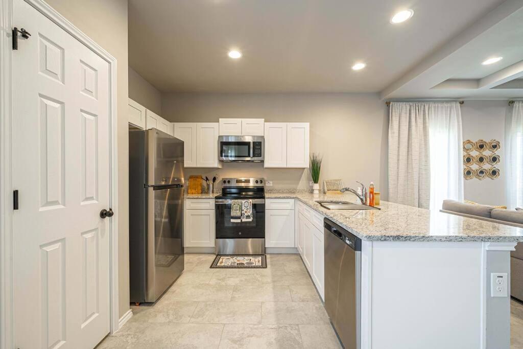 Gorgeous, Brand New 3 Bedrooms Home- Built 2024, Near Seaworld & Lackland Afb San Antonio Exterior foto