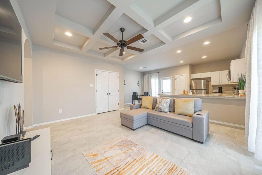 Gorgeous, Brand New 3 Bedrooms Home- Built 2024, Near Seaworld & Lackland Afb San Antonio Exterior foto