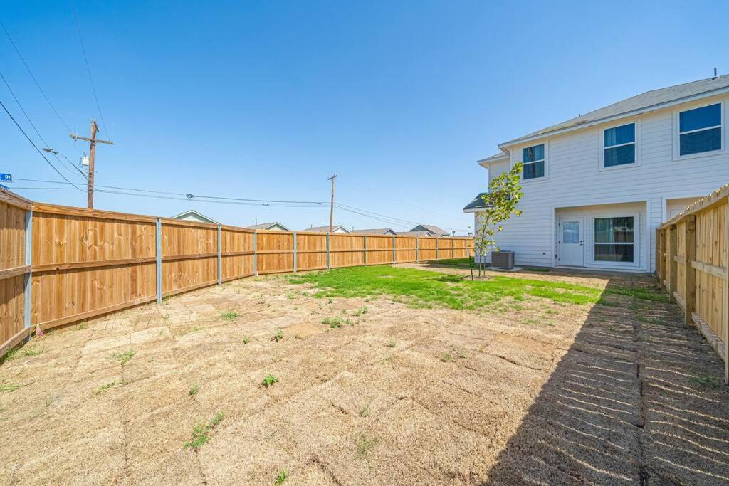Gorgeous, Brand New 3 Bedrooms Home- Built 2024, Near Seaworld & Lackland Afb San Antonio Exterior foto