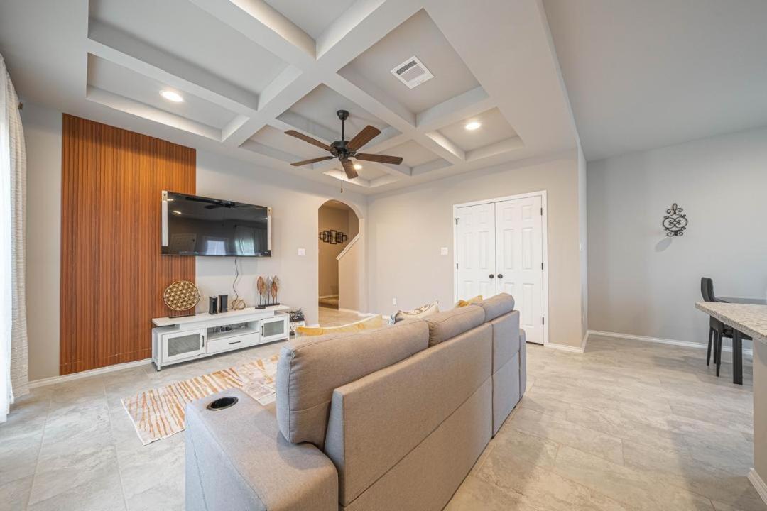 Gorgeous, Brand New 3 Bedrooms Home- Built 2024, Near Seaworld & Lackland Afb San Antonio Exterior foto
